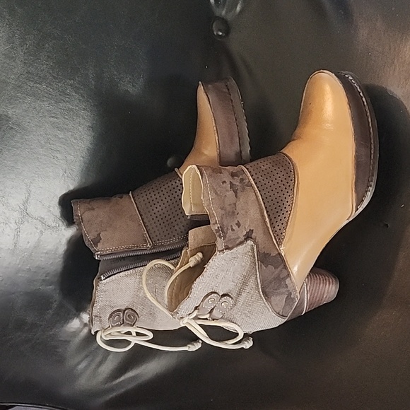 Ankle boots - Picture 2 of 3